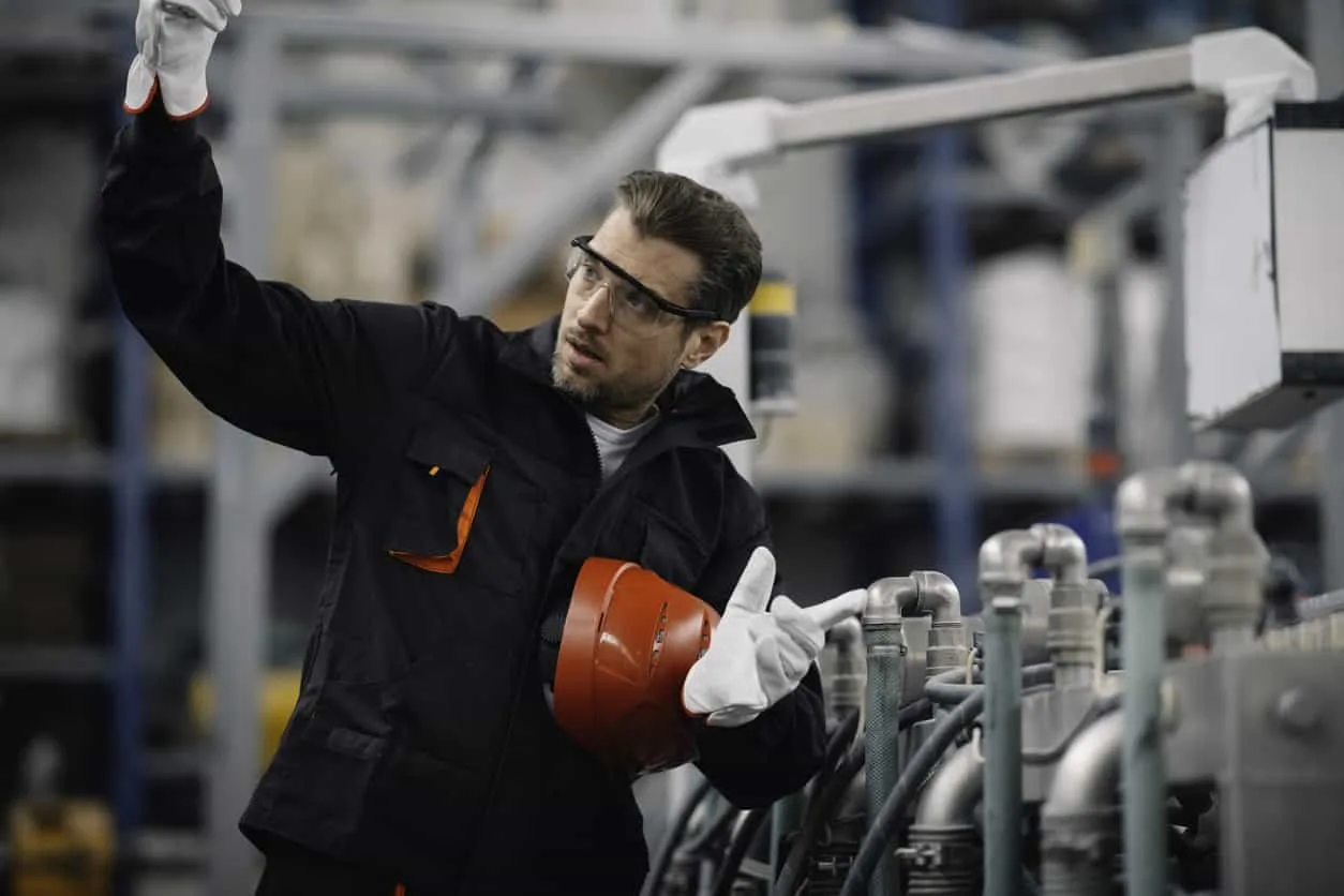 每一台cnc車床啟用前的調試與檢查，是維持機台壽命與精度的根本｜重研機械