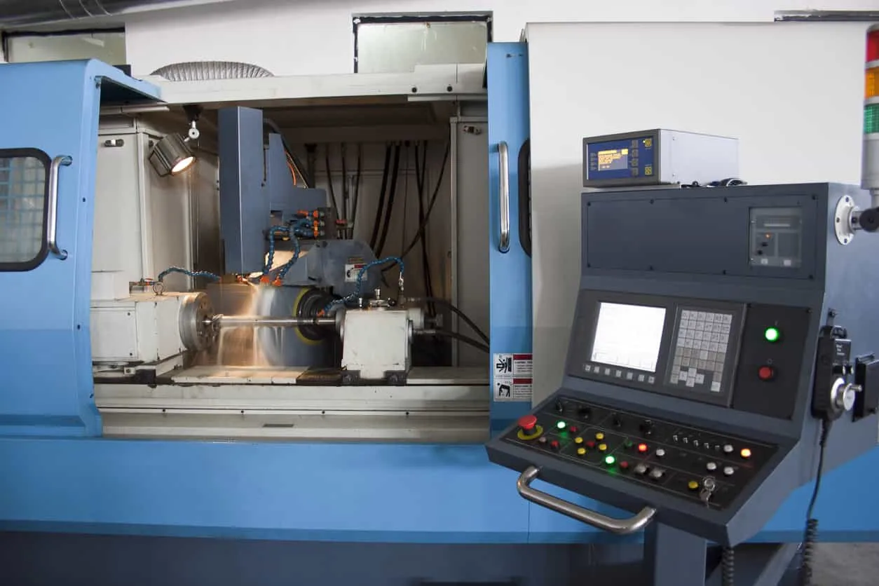 智慧化 CNC車床控制系統提升作業效率|重研機械 - 高效 CNC車床 | 精密機械設備解決方案 | 重研機械有限公司 工業 CNC車床與技師遠端操控的完整場景|重研機械