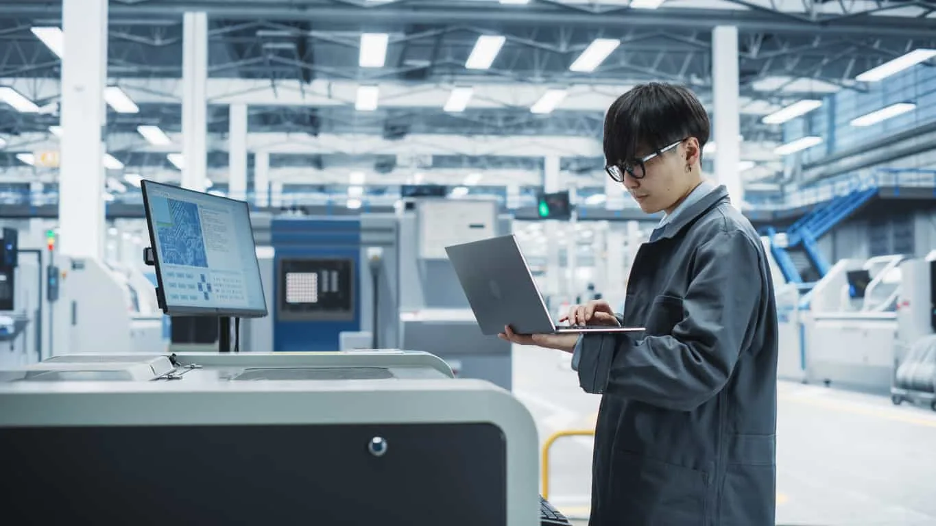 現代cnc車床配備人性化介面與觸控螢幕，讓操作者能精準控管加工條件｜重研機械