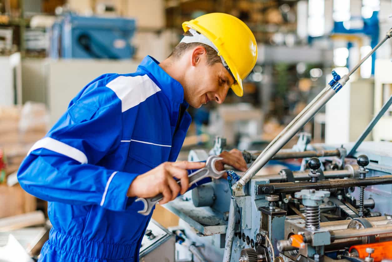 cnc車床的穩定運行仰賴定期維修與技術支援，重研機械提供完整售後保養建議｜重研機械